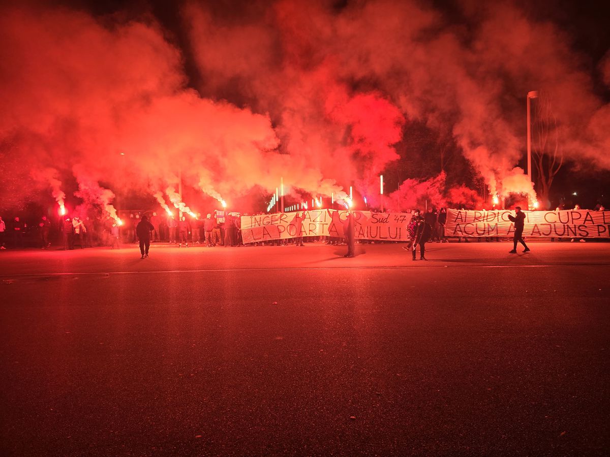 Peluza Sud Steaua a ajuns la Arena Națională pentru a-și lua rămas-bun de la Helmut Duckadam