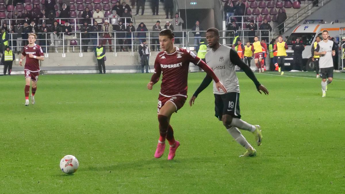 Abia acum a aflat! Șumudică n-a știut de clauza lui Șucu care îl poate DEMITE de la Rapid: „Altfel sunt dat afară”