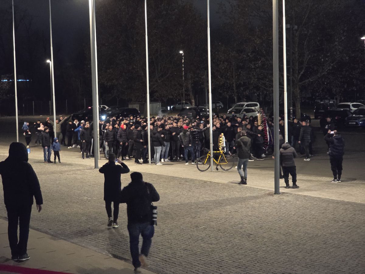Peluza Nord FCSB și-a făcut apariția la Arena Națională pentru a-și lua rămas-bun de la Helmut Duckadam