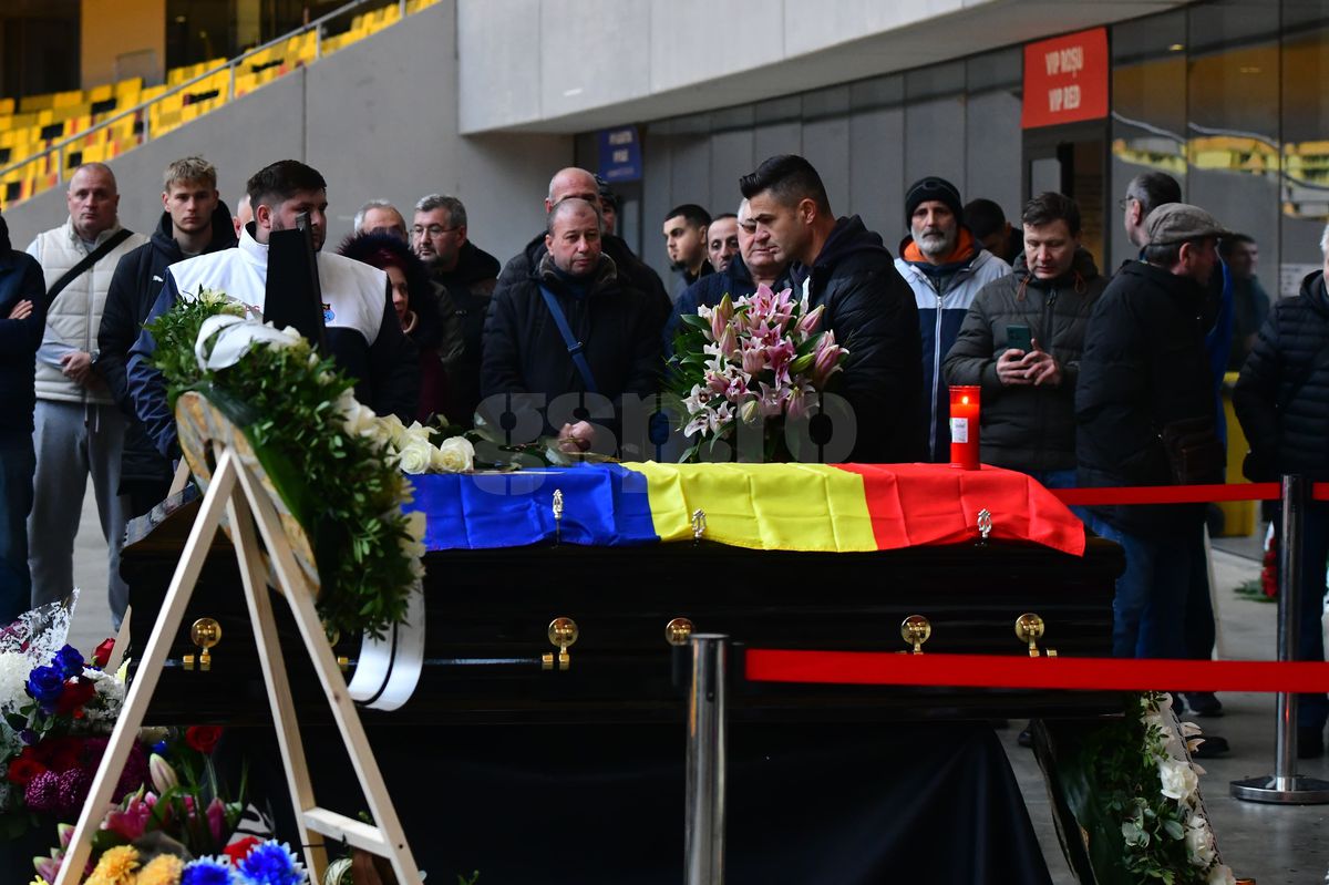 Omagiul superb adus de clubul FC Sevilla în memoria lui Helmuth Duckadam » Ce au afișat lângă poarta unde s-a întâmplat minunea din 1986