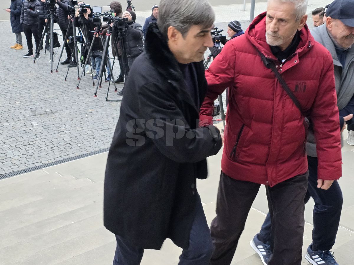 Imagini de la Arena Națională, unde este depus sicriul cu trupul neînsuflețit al lui Helmut Duckadam