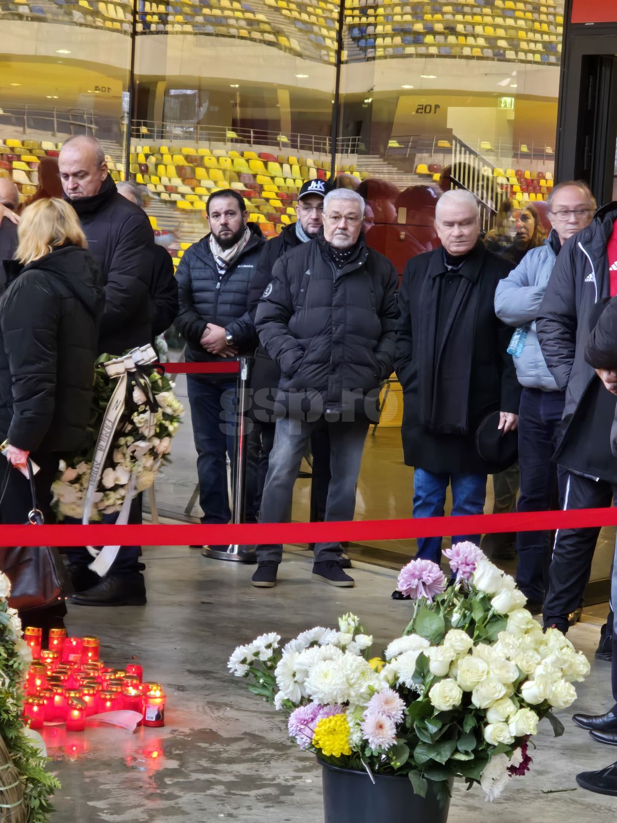 Imagini de la Arena Națională, unde este depus sicriul cu trupul neînsuflețit al lui Helmut Duckadam