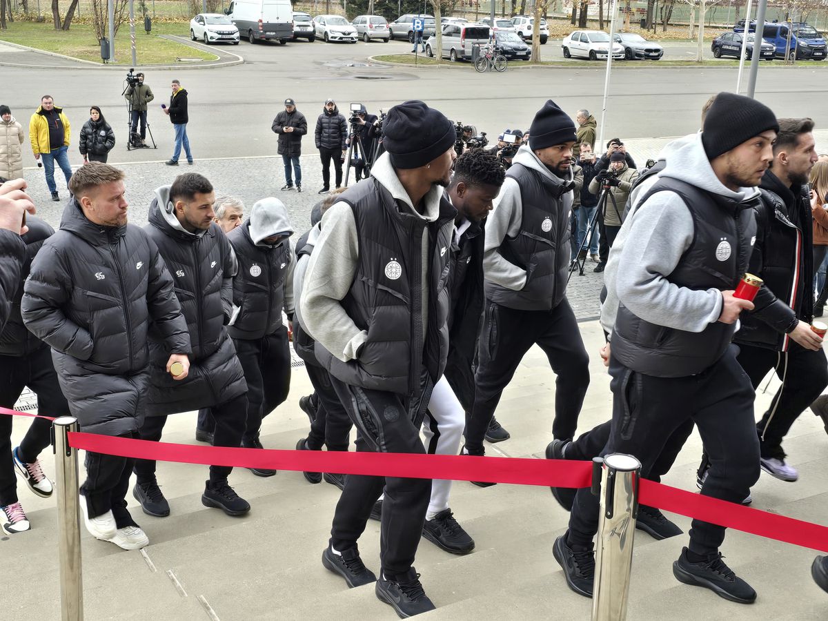 Trupul neînsuflețit al lui Helmut Duckadam, depus pe Arena Națională