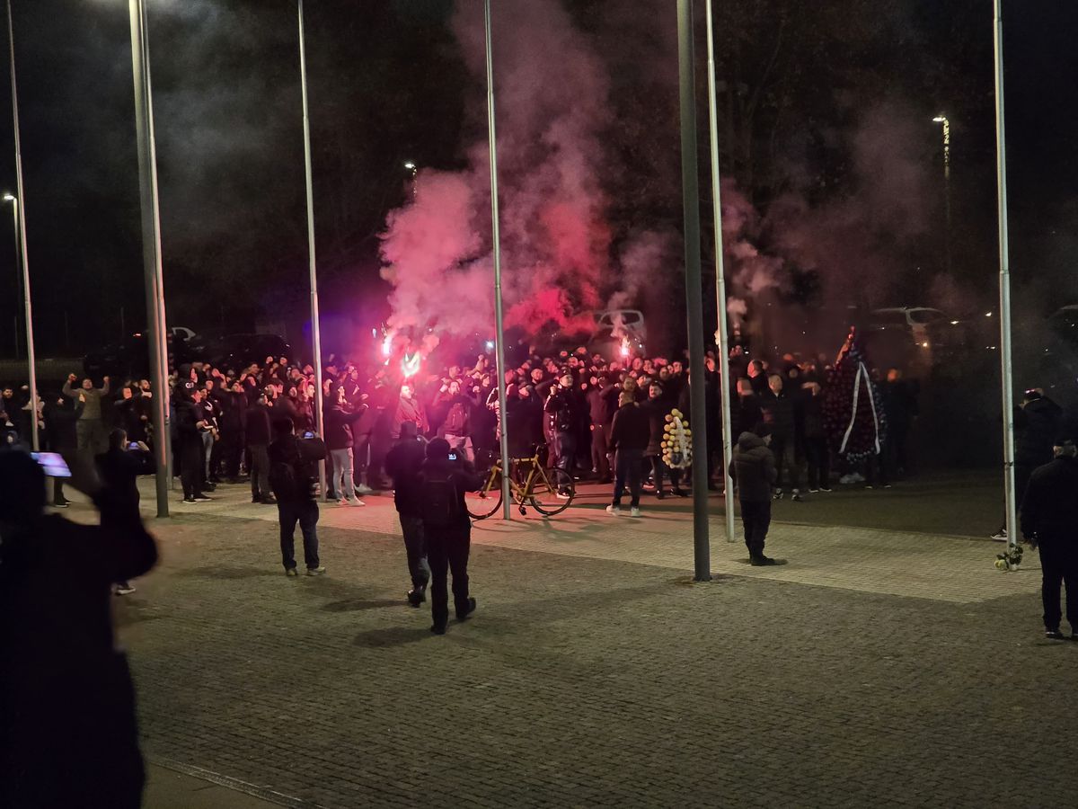 Peluza Nord FCSB și-a făcut apariția la Arena Națională pentru a-și lua rămas-bun de la Helmut Duckadam