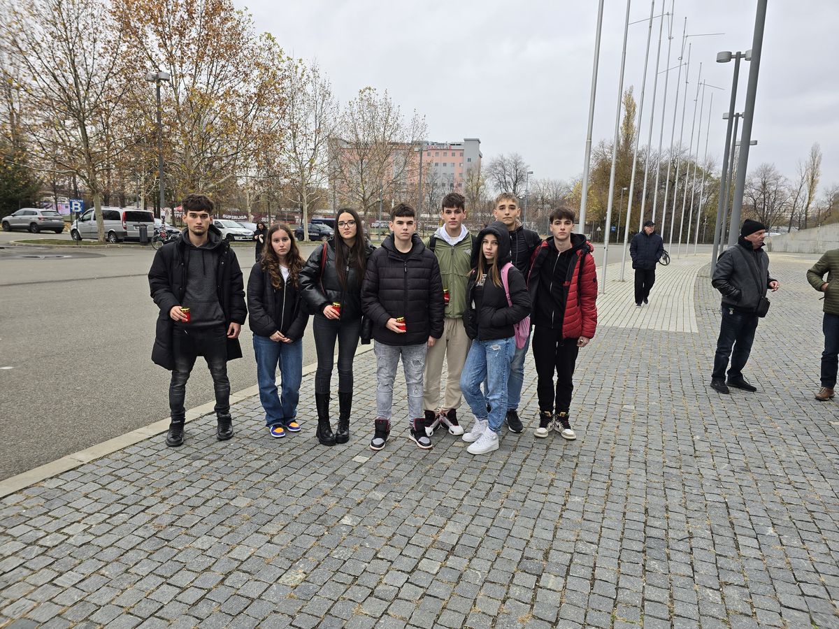 Gest special al lui Miodrag Belodedici lângă sicriul lui Helmut Duckadam, fostul lui coechipier