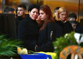 Soția lui Helmut Duckadam a încercat să explice, printre lacrimi: „Lucrurile au degenerat rapid, a fost ca un tăvălug”