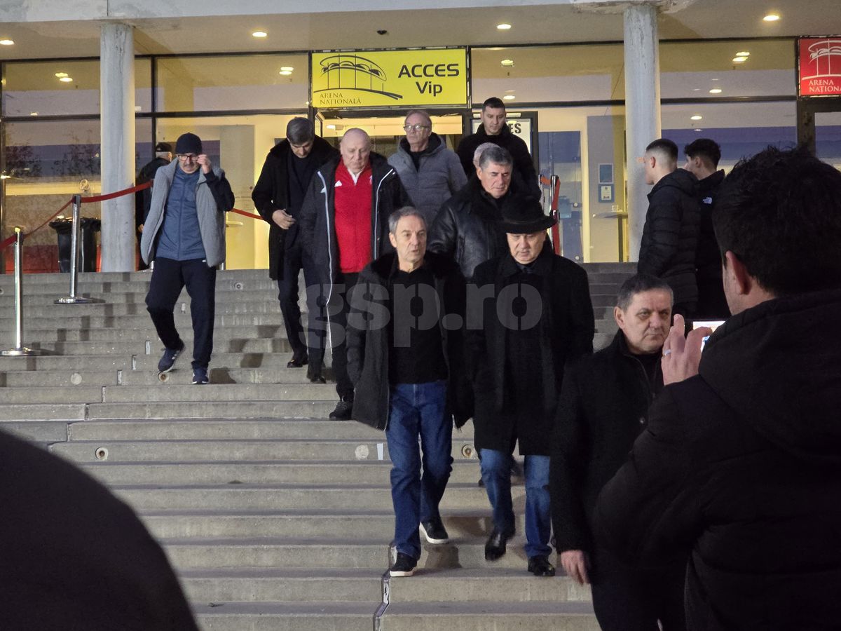 Imagini de impact de la Arena Națională. Lăcătuș și Anghel Iordănescu, răvășiți lângă sicriul lui Duckadam