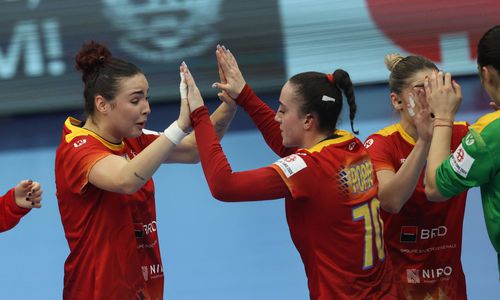 România a învins Serbia, scor 27-25, în ultima rundă a grupei B de la Campionatul European de handbal feminin. Andreea Popa (24 de ani) a fost una dintre cele mai bune handbaliste „tricolore”. La final nu și-a putut ascunde lacrimile.