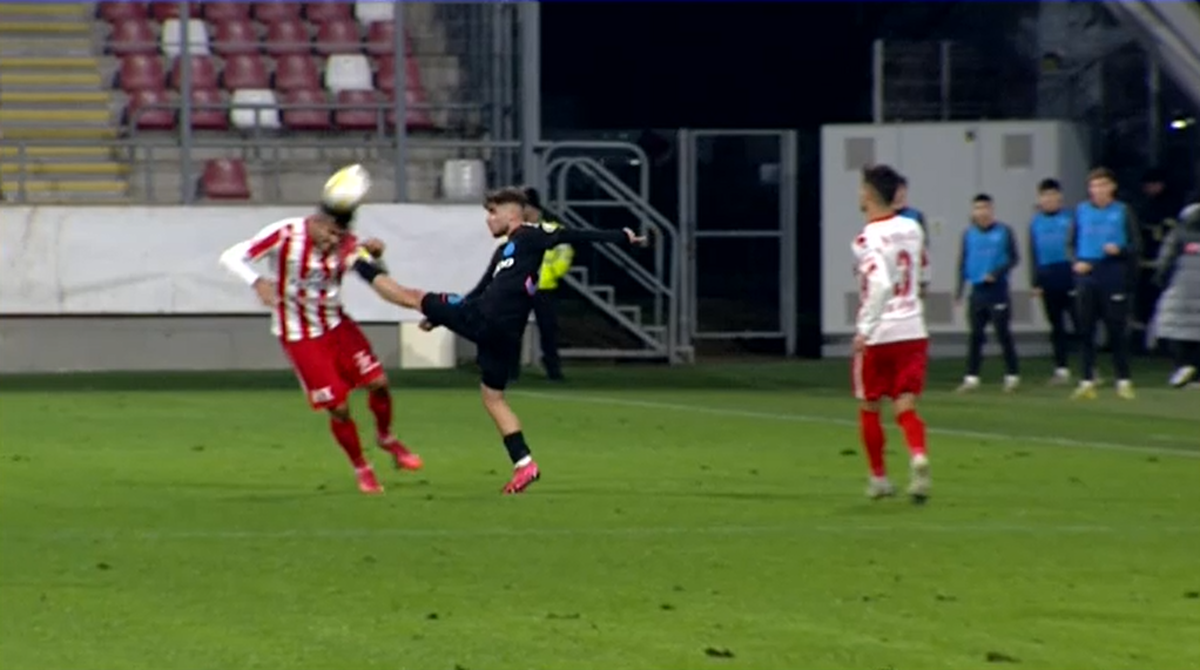 Fault violent în UTA - FCSB! La debut, tânărul de 18 ani al campioanei a văzut direct cartonașul roșu