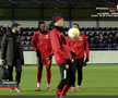 Mamadou Karamoko s-a accidentat la încălzire înainte de Farul - Dinamo // FOTO: captură Prima Sport