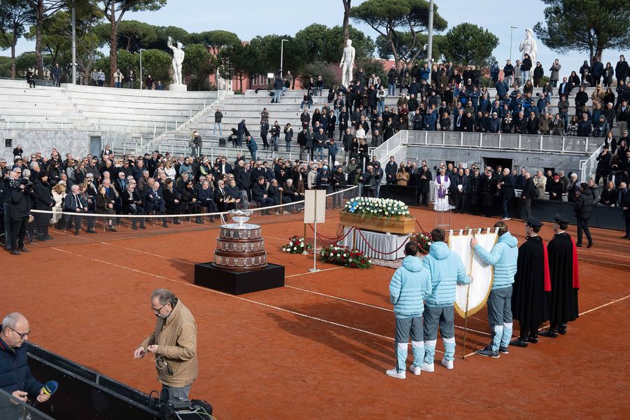 Nicola Pietrangeli, omagiat la Foro Italico pe terenul care îi poartă numele FOTO Imago Images Cum a apărut Ilie Năstase la înmormântarea lui Nicola Pietrangeli » Ce le-a povestit românul italienilor