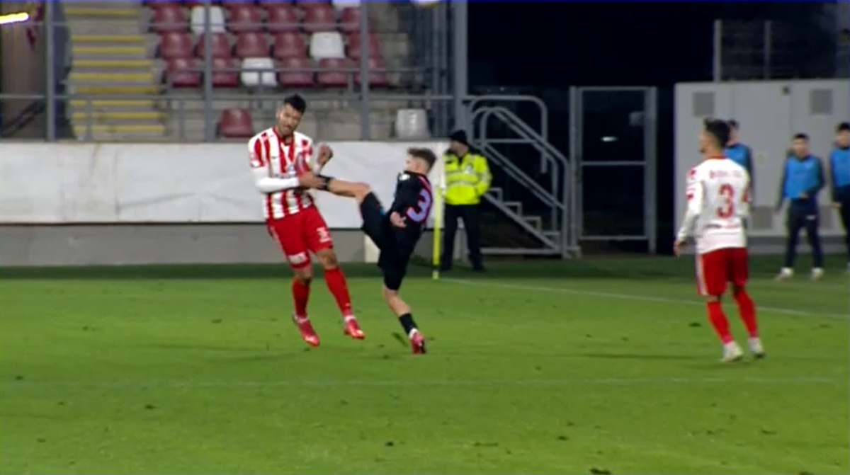 Fault violent în UTA - FCSB! La debut, tânărul de 18 ani al campioanei a văzut direct cartonașul roșu