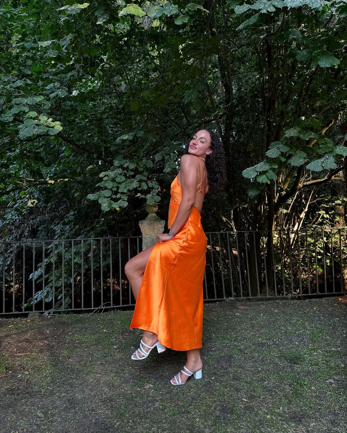 Cine e „Burlăcița” din lotul naționalei » Tricolorele s-au împărțit în Olanda: cine ar câștiga Survivor, cine ar prezenta știrile și cine ar rupe ringul de dans