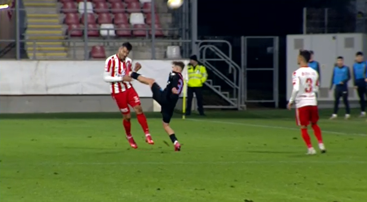 Fault violent în UTA - FCSB! La debut, tânărul de 18 ani al campioanei a văzut direct cartonașul roșu