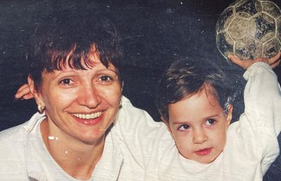 Pe cine a remarcat Federația Internațională de Handbal: „o nouă stea” tricoloră, fiica unei jucătoare cu 2043 de goluri pentru naționala României