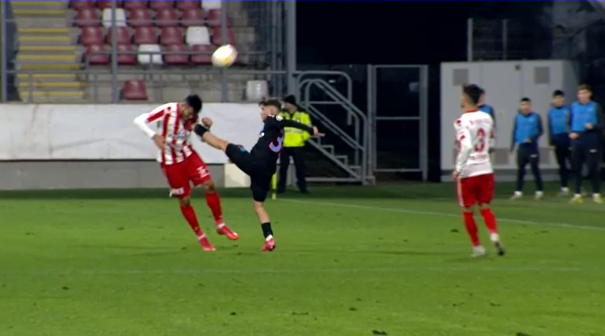 Fault violent în UTA - FCSB! La debut, tânărul de 18 ani al campioanei a văzut direct cartonașul roșu
