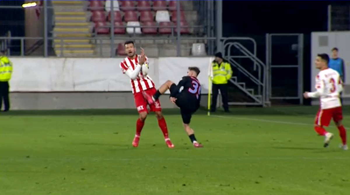 Fault violent în UTA - FCSB! La debut, tânărul de 18 ani al campioanei a văzut direct cartonașul roșu