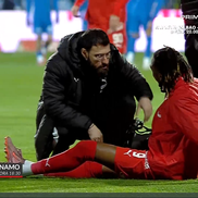 Mamadou Karamoko s-a accidentat la încălzire înainte de Farul - Dinamo // FOTO: captură Prima Sport