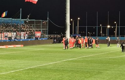 Ce nu s-a văzut la TV în Farul - Dinamo » Dialogul de la final dintre fani și jucătorii dinamoviști