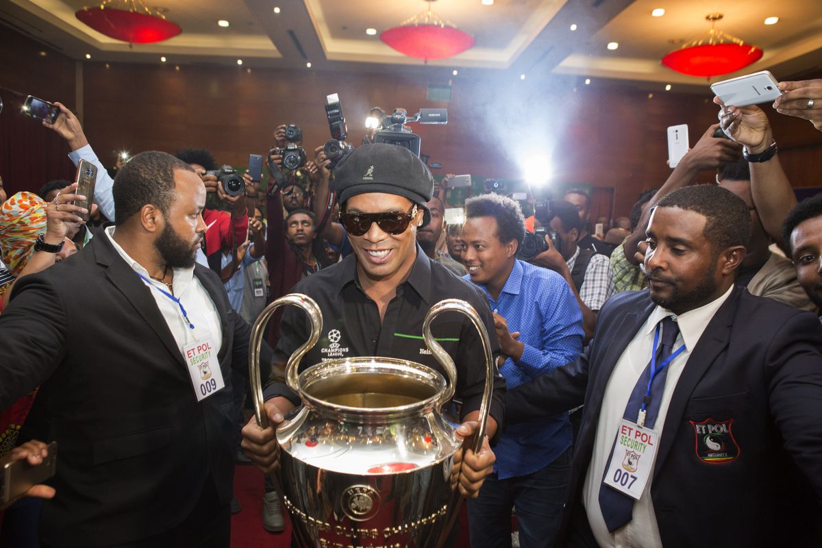 Povestea românului care petrecea cu Ronaldinho » A fost la party-urile brazilianului și dezvăluie: „Era clientul meu”