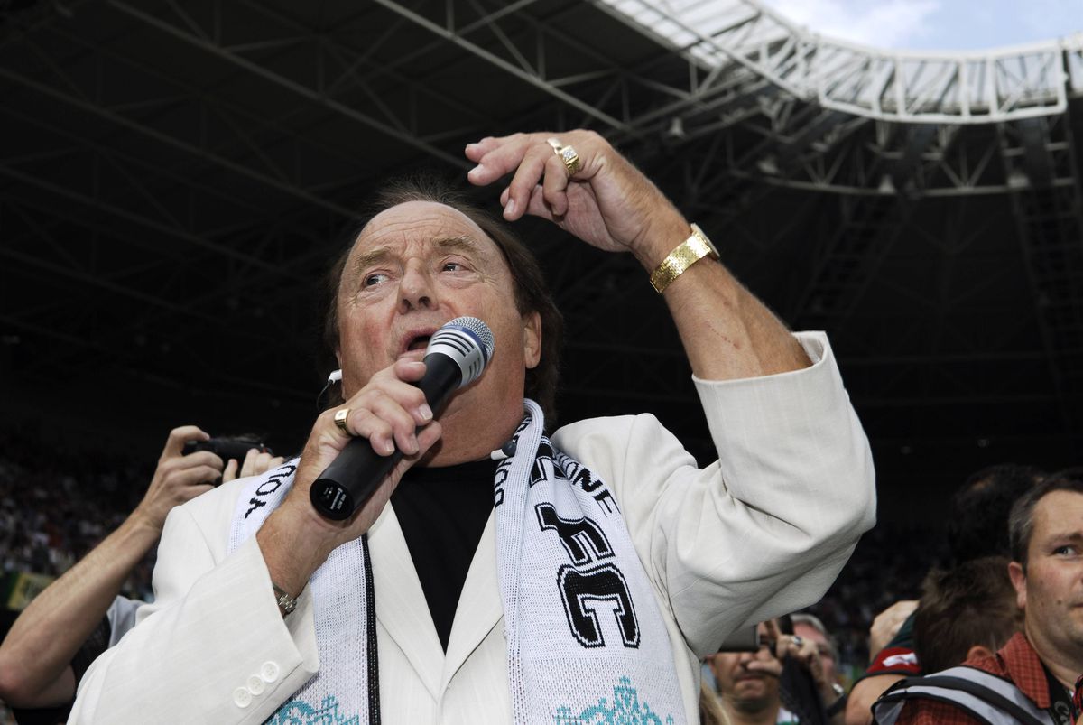 A murit interpretul celui mai cunoscut imn din fotbal, „You’ll Never Walk Alone”