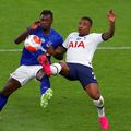 Moise Kean (albastru), la Everton // foto: Guliver/gettyimages