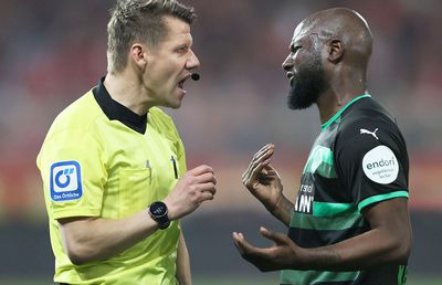 Un arbitru din Bundesliga propune 4 schimbări majore de regulament: „Faci asta? Afară 10 minute! Să dea la pedale la margine”