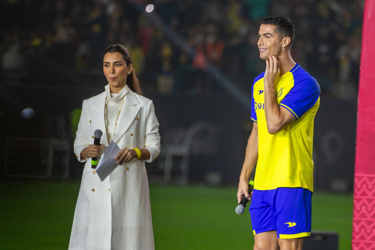 Imaginile care trădează destrămarea cuplului Ronaldo - Georgina?! Logodnica portughezului, deranjată de interacțiunea dintre Cristiano și o jurnalistă arabă