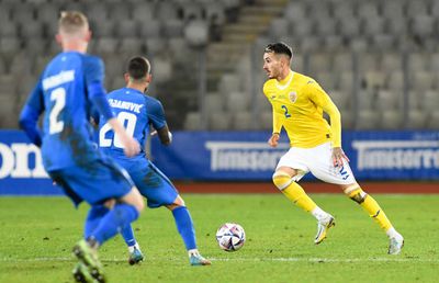 „Trebuie să îl vindem repede” » Craiova, cale liberă pentru transferul fotbalistului promovat de Edi Iordănescu. Jucătorul și clubul sunt de acord