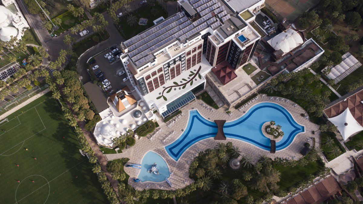 „Câinii” au ajuns în Paradis! Imagini spectaculoase surprinse din dronă: Dinamo pregătește salvarea într-o locație exclusivistă