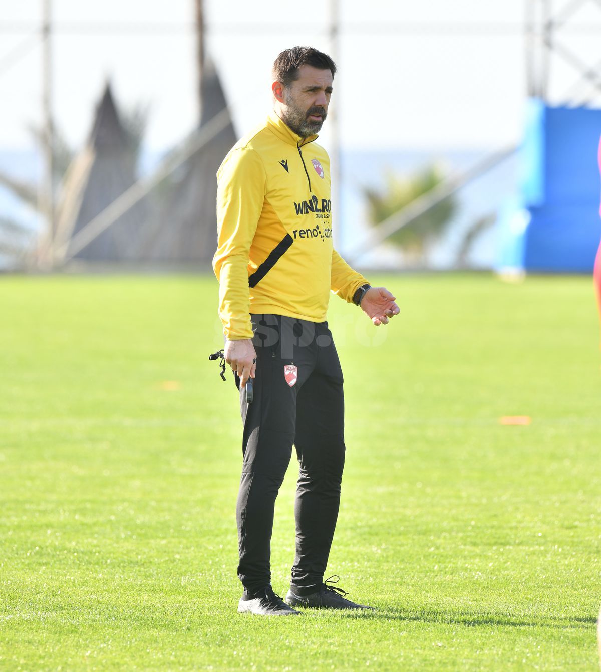 „Câinii” reînvață fotbalul și cum se marchează » Zeljko Kopic de la „Acesta nu e Dinamo!” la „Așa, dați gol, yes, yes, bravo!”