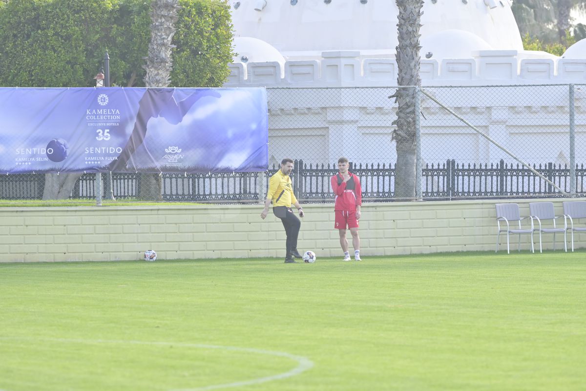 „Câinii” reînvață fotbalul și cum se marchează » Zeljko Kopic de la „Acesta nu e Dinamo!” la „Așa, dați gol, yes, yes, bravo!”