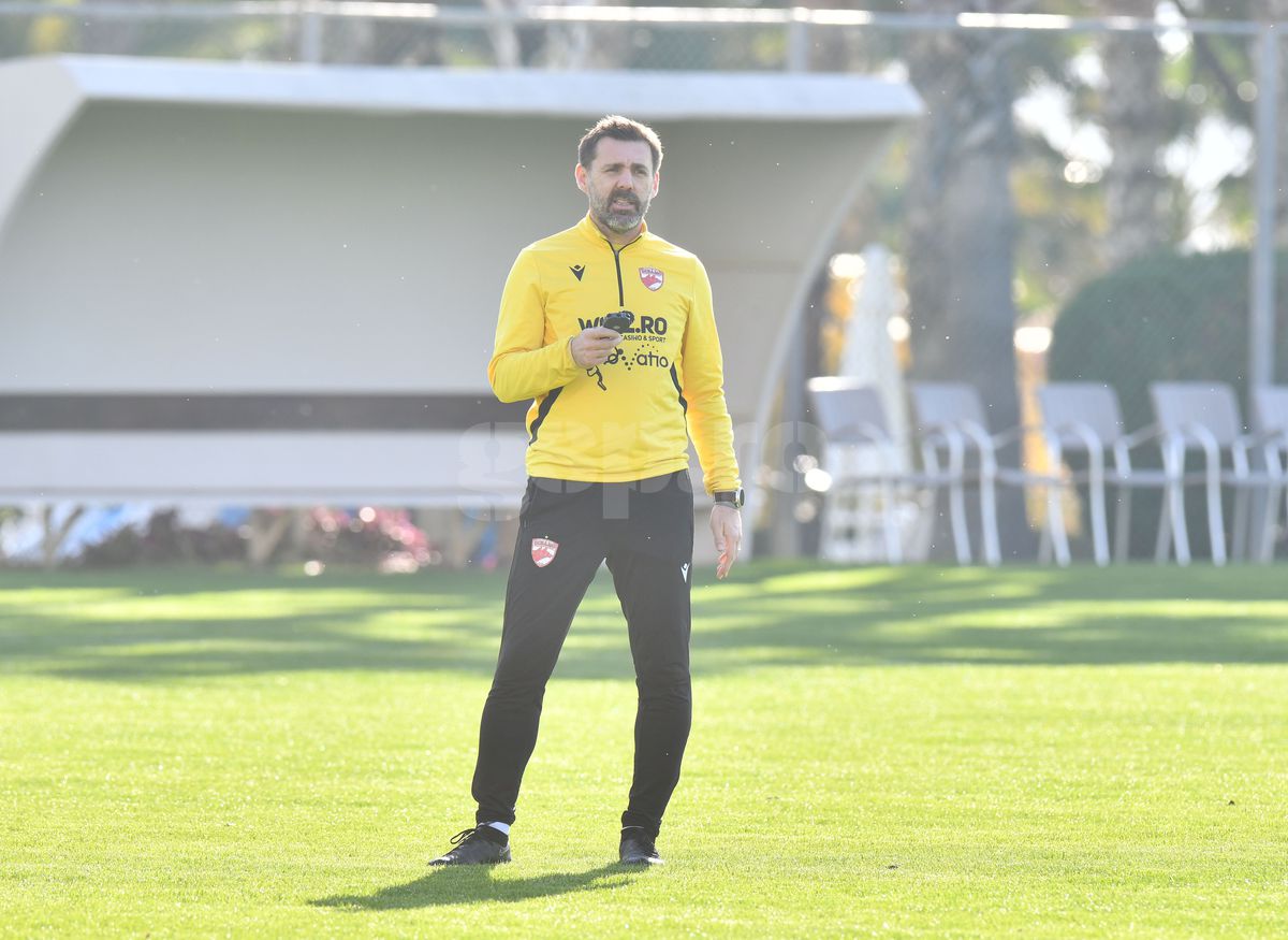 „Câinii” reînvață fotbalul și cum se marchează » Zeljko Kopic de la „Acesta nu e Dinamo!” la „Așa, dați gol, yes, yes, bravo!”