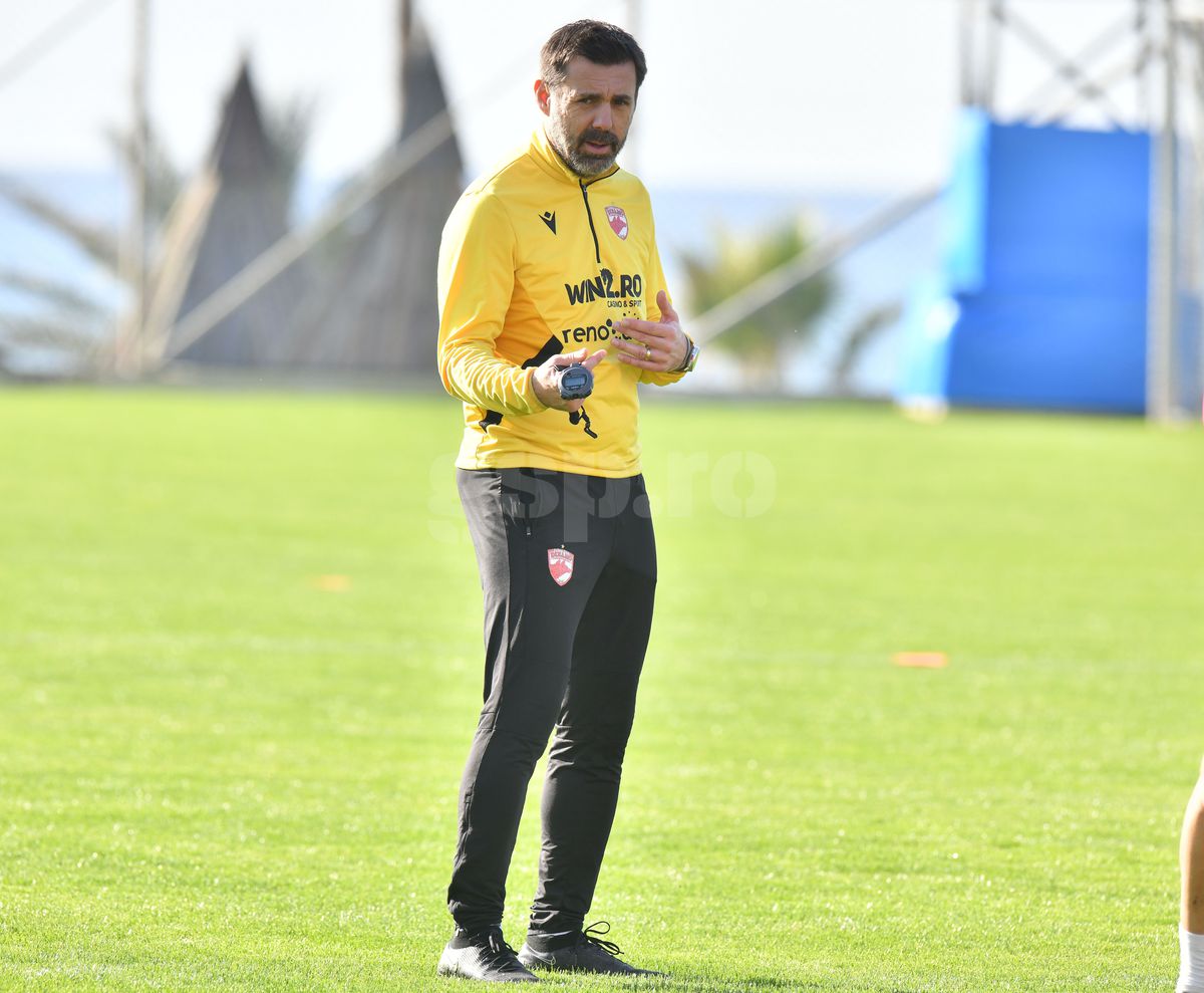 „Câinii” reînvață fotbalul și cum se marchează » Zeljko Kopic de la „Acesta nu e Dinamo!” la „Așa, dați gol, yes, yes, bravo!”