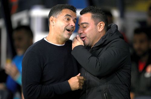 Michel (stânga) l-a învins pe Xavi în acest sezon, în Barcelona - Girona 2-4 Foto: Guliver/GettyImages