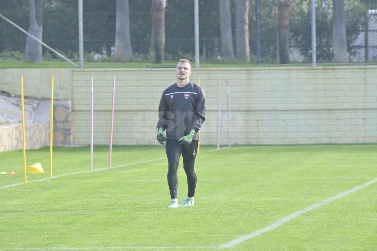 „Câinii” reînvață fotbalul și cum se marchează » Zeljko Kopic de la „Acesta nu e Dinamo!” la „Așa, dați gol, yes, yes, bravo!”