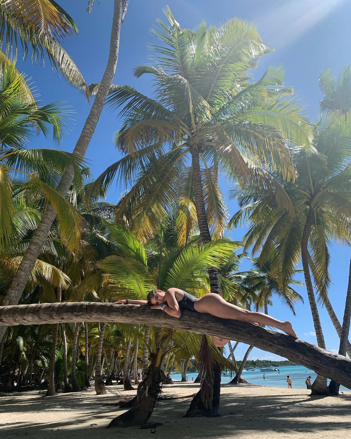 Rivalii trag tare în cantonamente, vedetele FCSB-ului continuă să se lăfăie în vacanțe de lux » Reacția lui MM când a văzut noile imagini