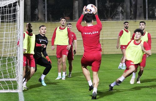 Adnan Golubovic, 28 de ani, în negru, foto: Cristi Preda / GSP