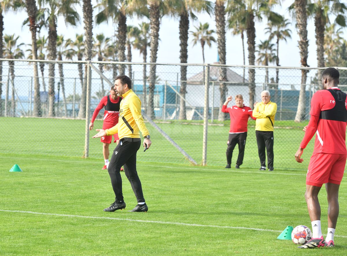 „Câinii” reînvață fotbalul și cum se marchează » Zeljko Kopic de la „Acesta nu e Dinamo!” la „Așa, dați gol, yes, yes, bravo!”