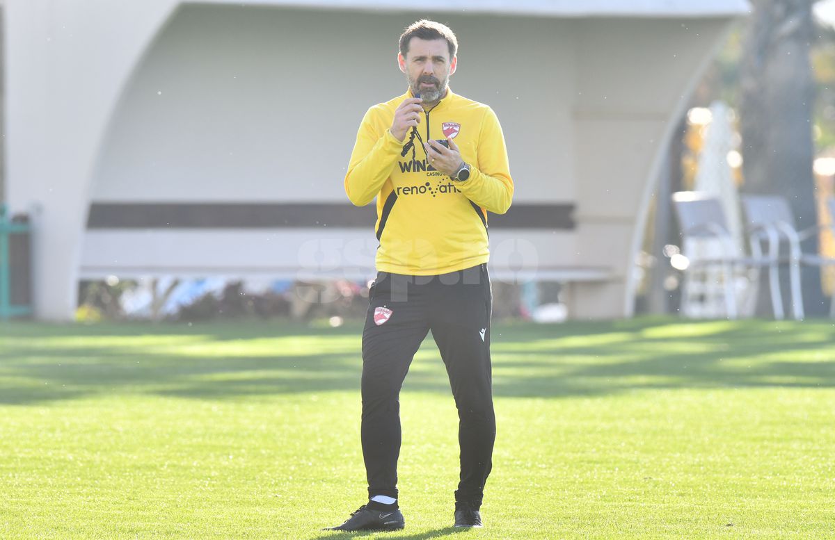 „Câinii” reînvață fotbalul și cum se marchează » Zeljko Kopic de la „Acesta nu e Dinamo!” la „Așa, dați gol, yes, yes, bravo!”