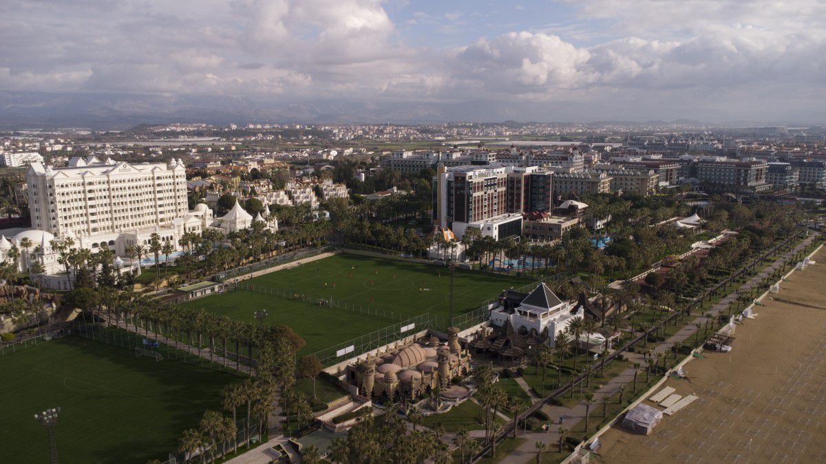 „Câinii” au ajuns în Paradis! Imagini spectaculoase surprinse din dronă: Dinamo pregătește salvarea într-o locație exclusivistă