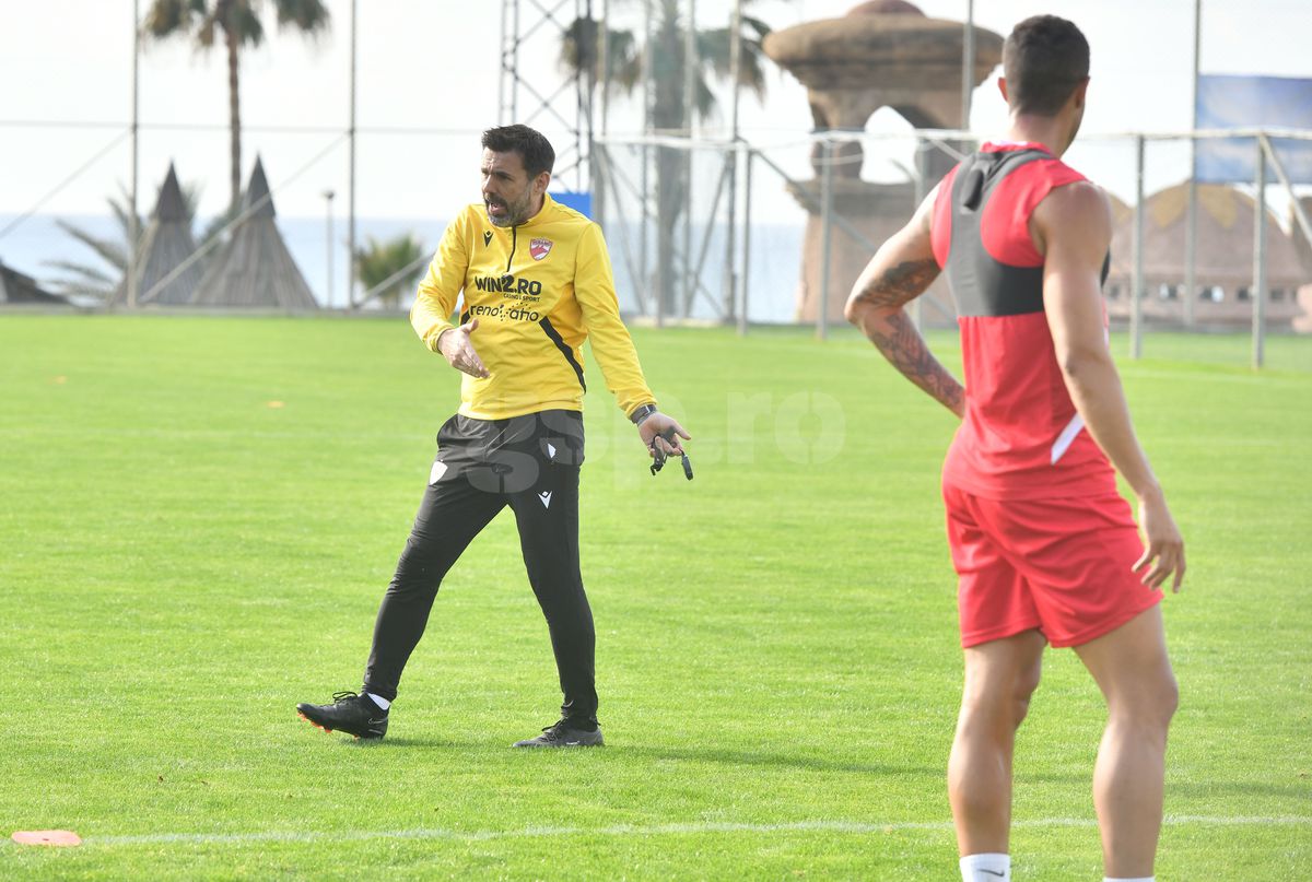 „Câinii” reînvață fotbalul și cum se marchează » Zeljko Kopic de la „Acesta nu e Dinamo!” la „Așa, dați gol, yes, yes, bravo!”