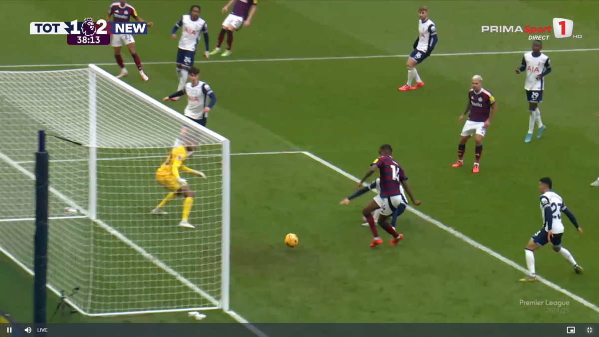 Nota lui Radu Drăgușin pentru prestația de coșmar din Tottenham - Newcastle » Postecoglou l-a schimbat la pauză, preferând să rămână fără stoperi de meserie!