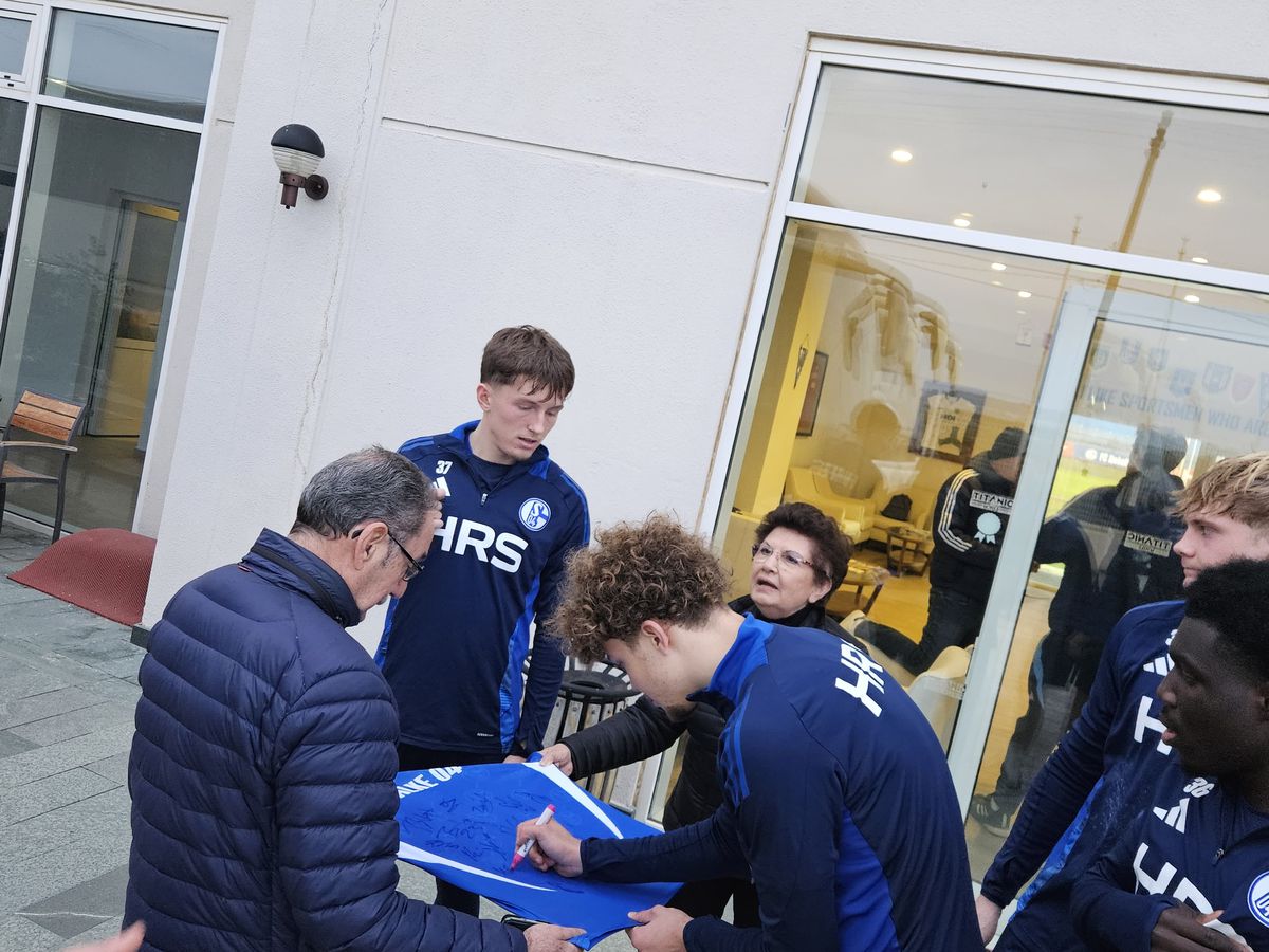 Pasiunea pură merge mai departe! GSP a urmărit un antrenament la clubul de tradiție cu 178.000 de membri cotizanți! Ce s-a ales de fosta campioană unde au jucat Deac, Marica, Neuer și Raul