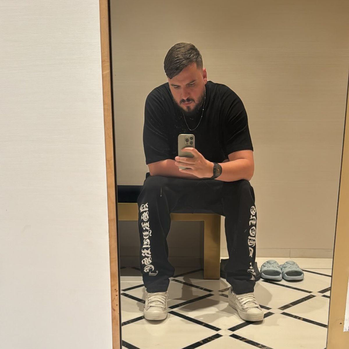 Fiul lui Cosmin Olăroiu, implicat într-o afacere de sute de mii de euro în București