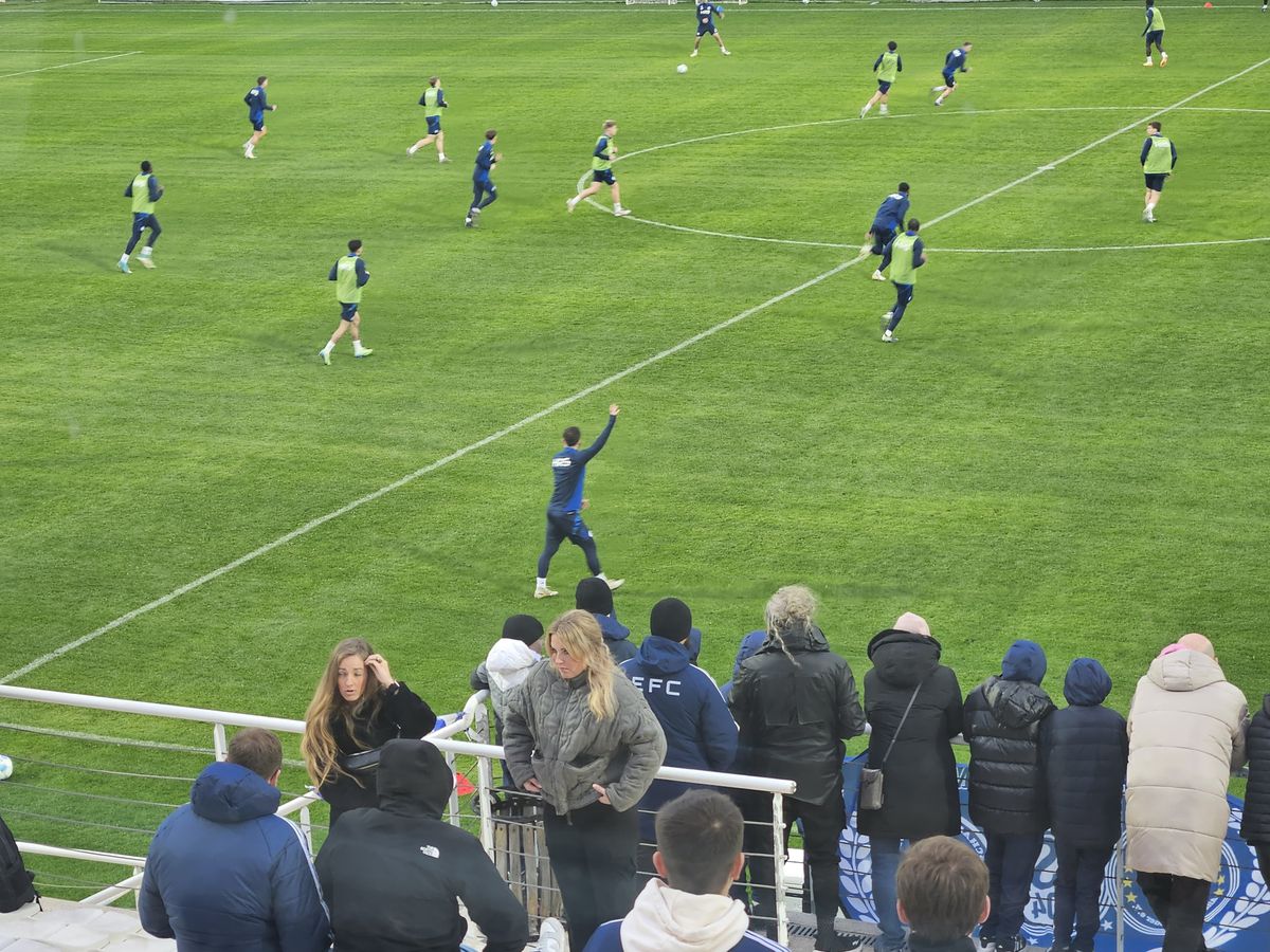 Pasiunea pură merge mai departe! GSP a urmărit un antrenament la clubul de tradiție cu 178.000 de membri cotizanți! Ce s-a ales de fosta campioană unde au jucat Deac, Marica, Neuer și Raul