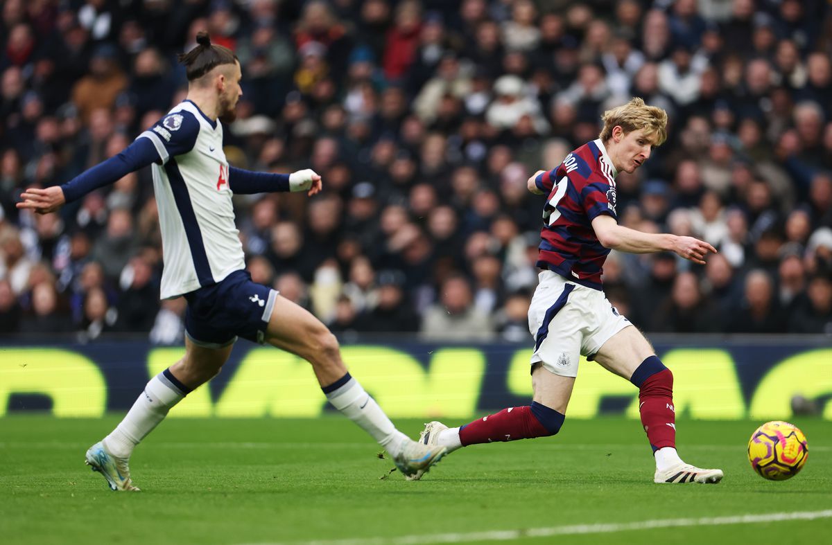 Decizie greu de înțeles în Tottenham - Newcastle! Doar în Anglia se poate valida așa ceva