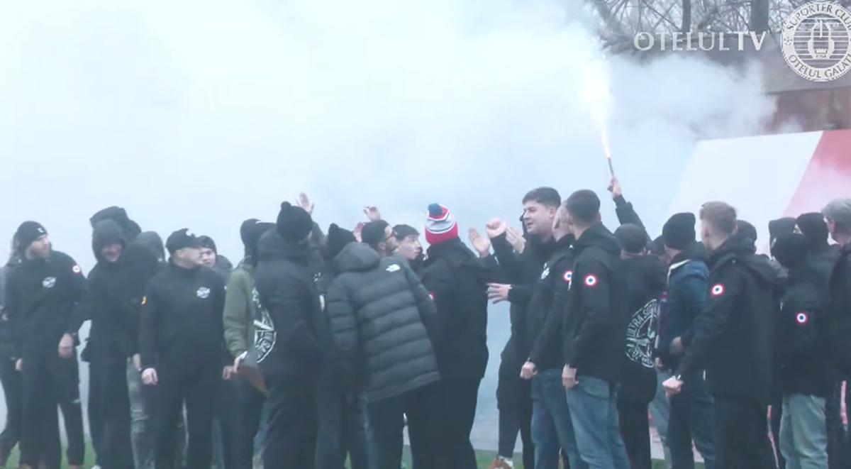 Cu gândul la play-off, echipa din Superliga s-a reunit alături de fani și cu show de fumigene