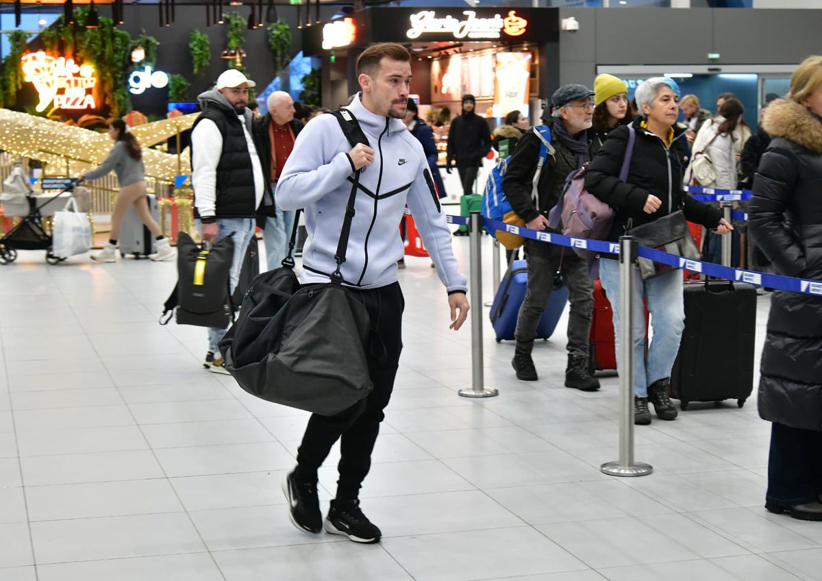 FCSB a plecat în Antalya, cu 29 de jucători în lot: Mihai Popescu a făcut deplasarea » 5 noutăți la campioană! Toate imaginile de pe aeroport