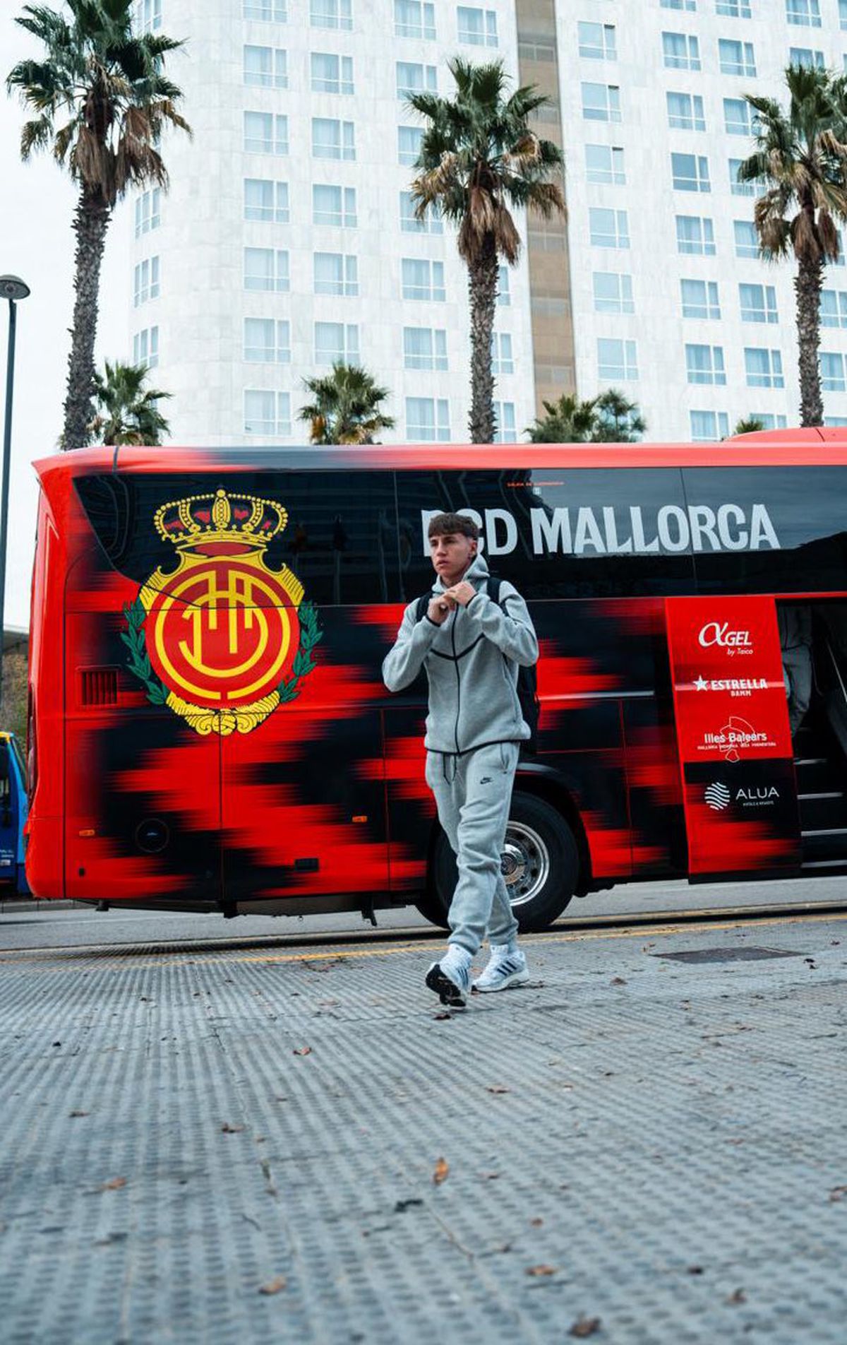 Echipa celebră care folosește același trening purtat de Nicolas Maduro pe nava americană